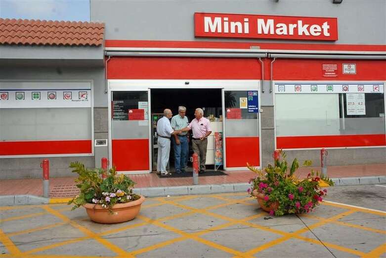 Minimercado de la Estación de Servicios Cepsa San Juan, en El Cubillo, que alberga en su interior a la Administración de Loterías(TA.